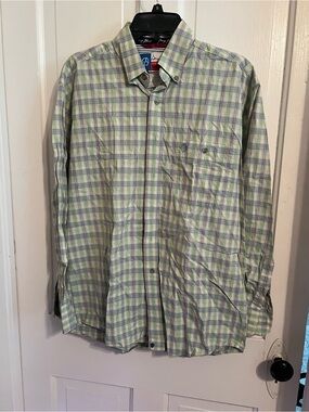 Wrangler Men's Light Green and Blue Plaid Button-Down Shirt